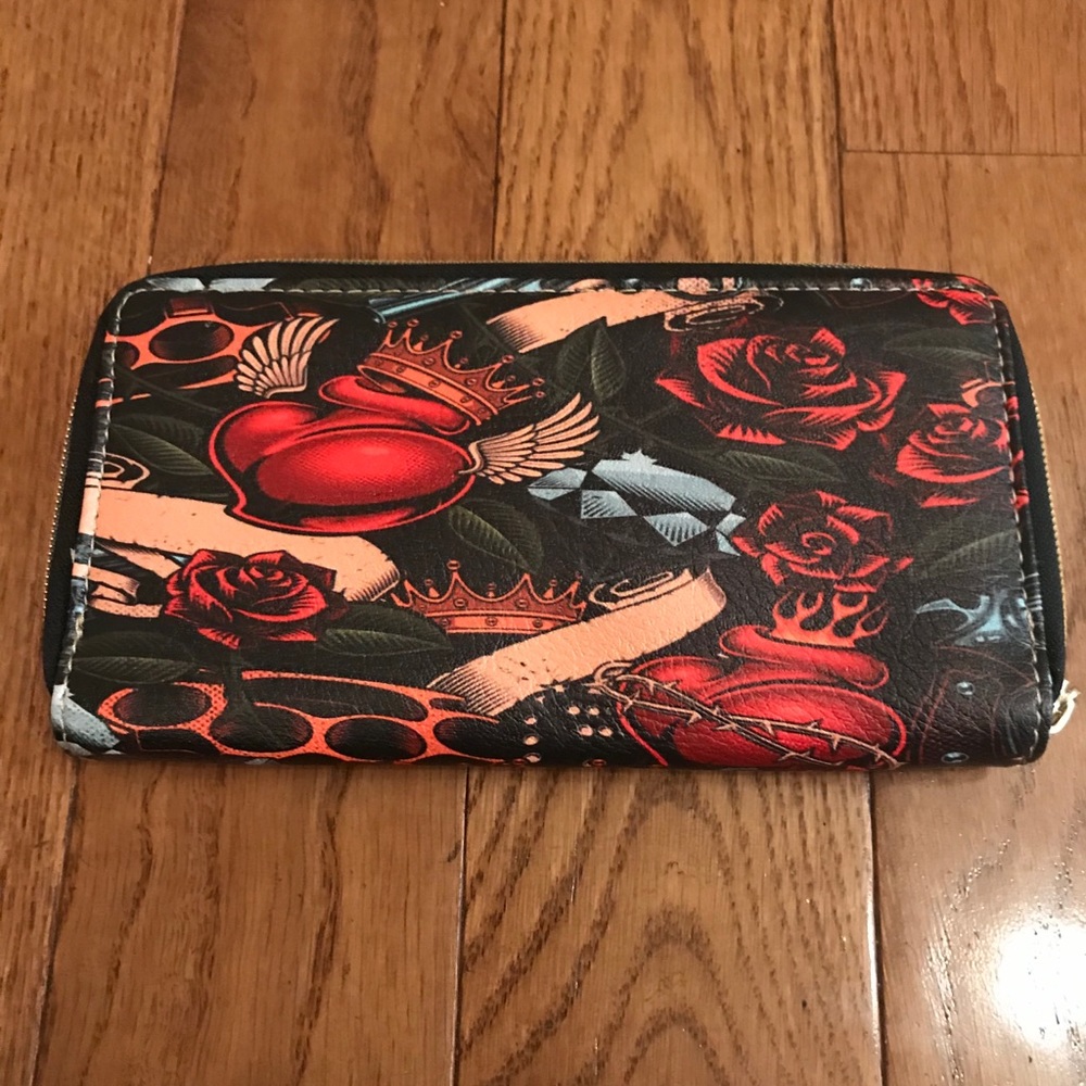 Hearts and Roses Wallet - Picture 2 of 3